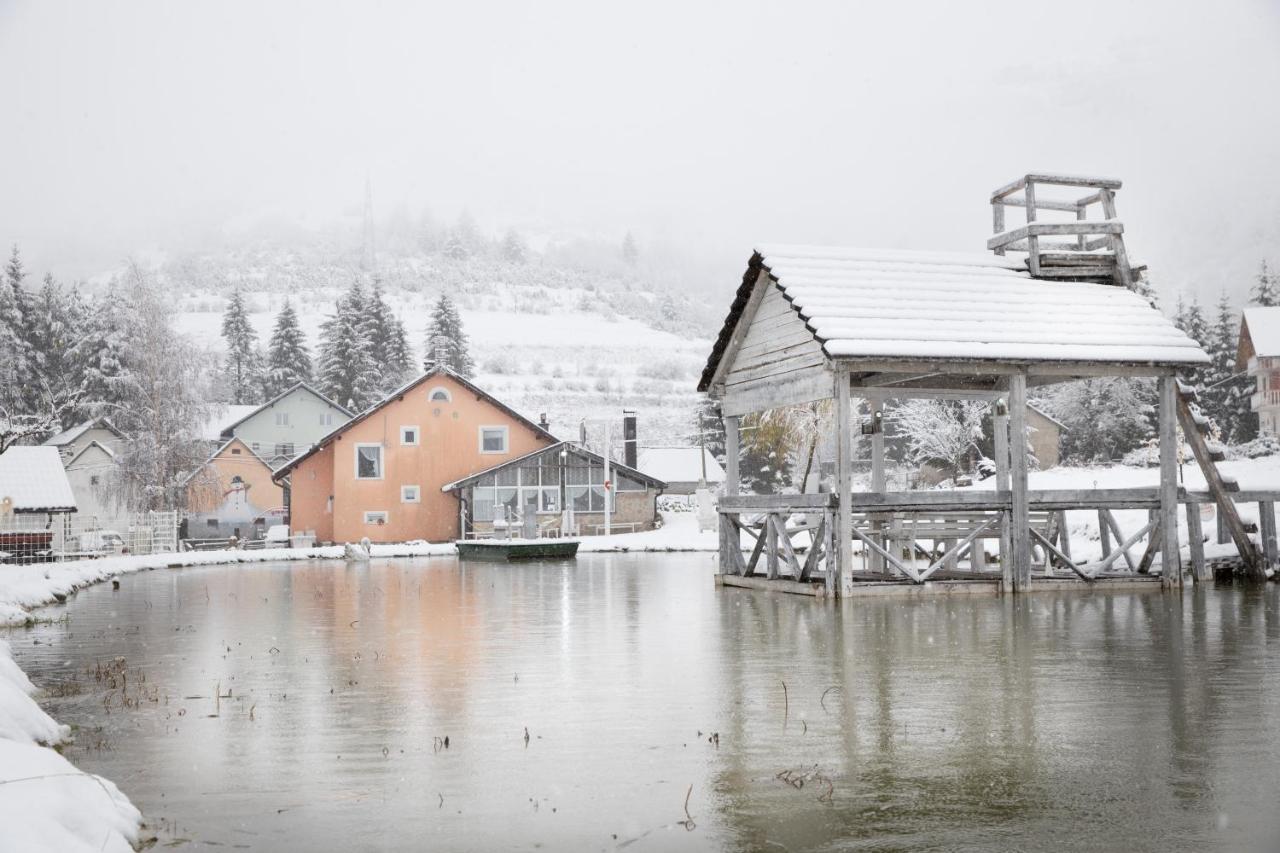 קופרס Lake House Bebic מראה חיצוני תמונה